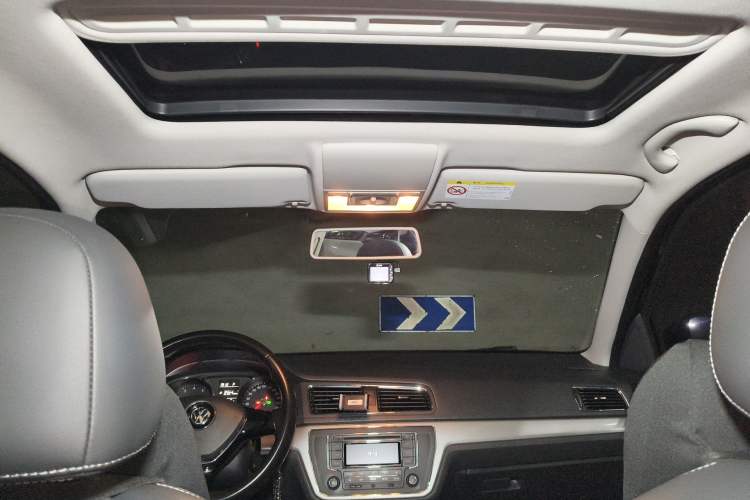 Used Volkswagen Lavida 2015 1.6L Automatic Comfort Edition Headliner