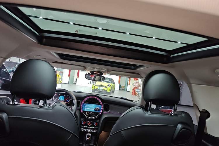 Used MINI MINI 2022 1.5T COOPER Classic Edition
