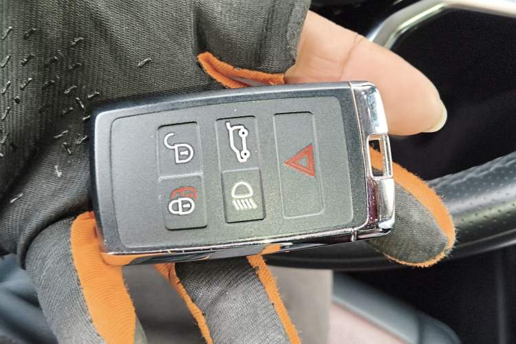 Used Land Rover Range Rover Evoque 2021 Range Rover Velar L 249PS R-Dynamic First Edition