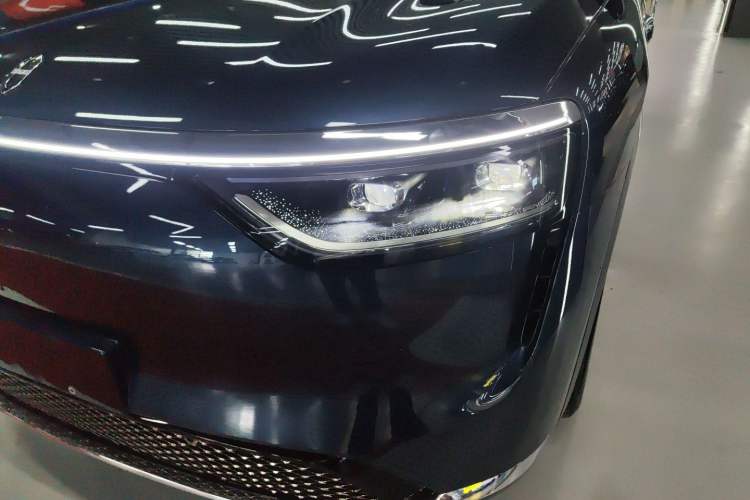 Used Hima AITO M8 2025 Model Pure Electric Max+ Six-Seat Four-Wheel-Drive Version