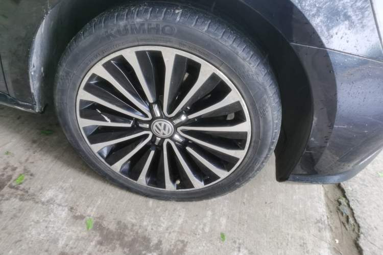 Used Volkswagen Passat 2016 330TSI DSG Prestige Edition Right Front Wheel Hub