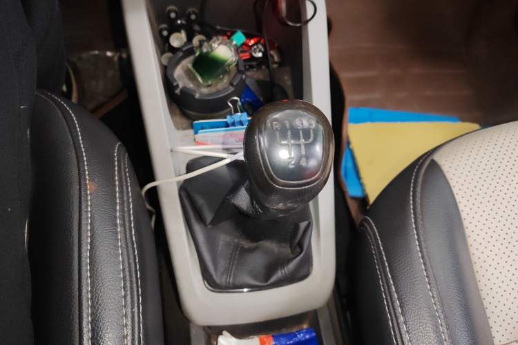 Used Skoda Fabia 2015 1.4L Manual Front-Wheel Drive Model Gear Lever