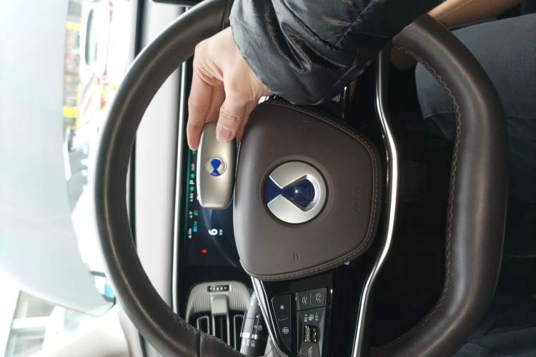 Used Denza D9 2024 DM-i 980 Four-Wheel Drive Prestige Model
