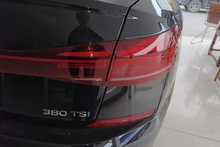 Used Volkswagen Passat 2026 Model, Outstanding 380TSI Xingkong Longteng Edition Right Rear Taillight