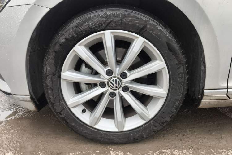 Used Volkswagen Magotan 2017 330TSI DSG Leading Model Left Front Wheel Hub