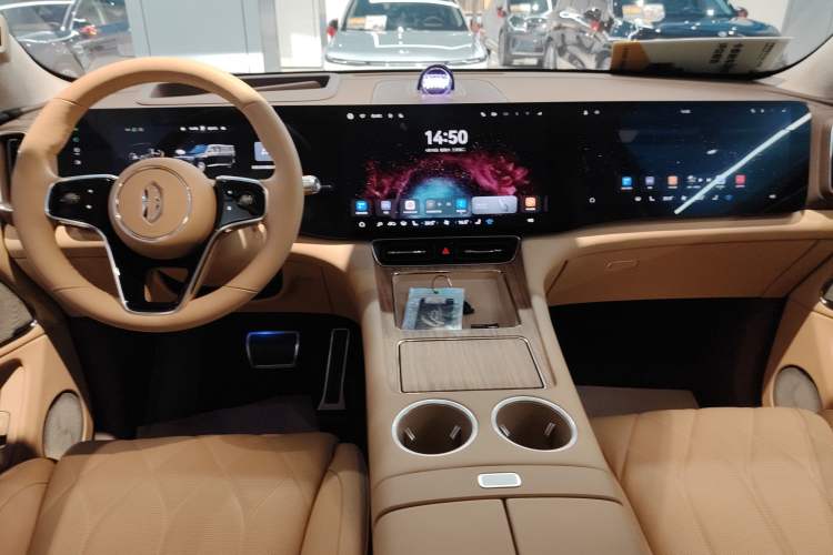 Used Hima AITO M8 2025 Extended-Range Ultra Version 53.4 kWh 6-Seater Edition
