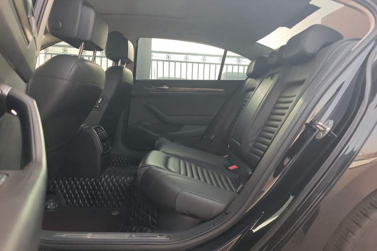 Used Volkswagen Magotan 2019 330TSI DSG Luxury Version China VI Standard Left Rear Seat