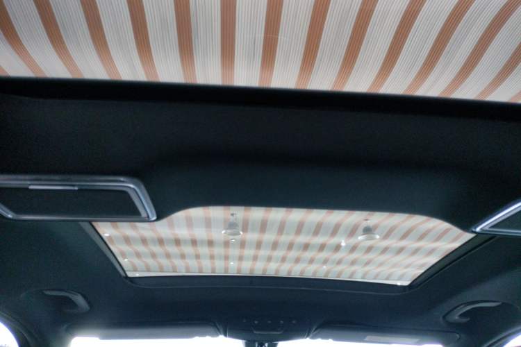 Used Mercedes-Benz GLC 2022 Facelifted GLC 260 L 4MATIC Dynamic Edition Headliner