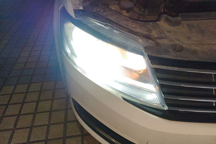 Used Volkswagen Lavida 2015 1.6L Automatic Comfort Edition Right Front Headlight