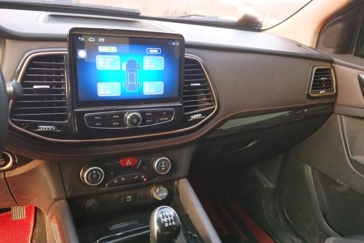 Used Zxauto Terralord 2019 2.5T Passenger Version Diesel Two-Wheel Drive Manual Ultra-Luxury Trim with Dual Features
