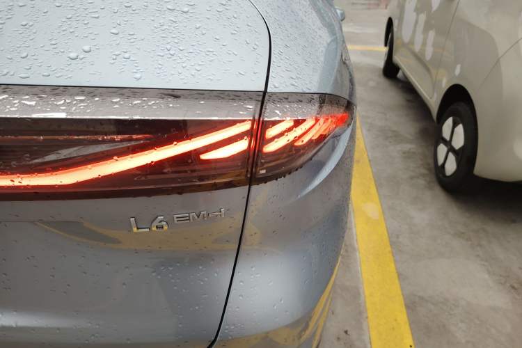 Used Geely Galaxy L6 2025 EM-i 140km Starship Edition Right Rear Taillight