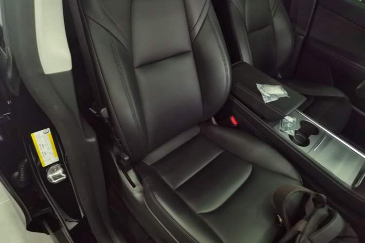 Used Tesla Model Y 2021 Long-Range All-Wheel-Drive Version
