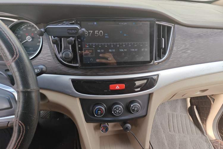 Used Baojun 730 2016 Revised 1.5L Manual Standard Version 7 Seats China V Emission Standard