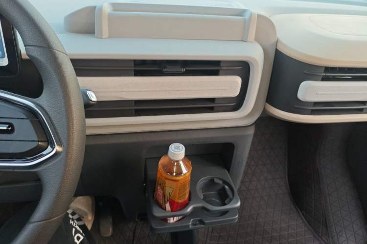 Used SAIC MAXUS Dana V1 2025 Low-Roof Multi-Function Version 42 kWh Audio And AC Panel