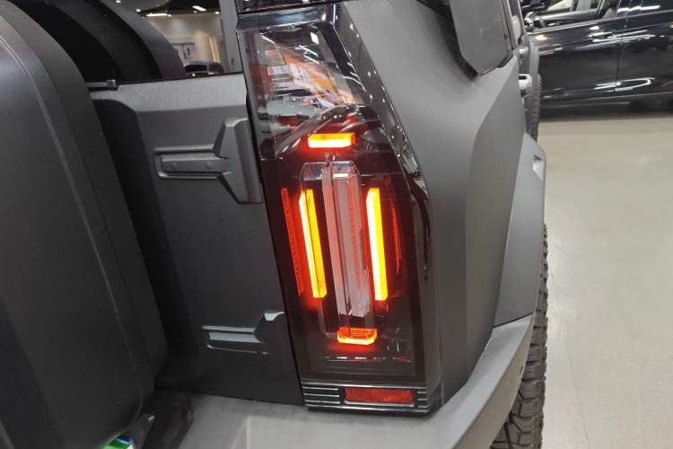 Used JETOUR Traveler 2023 2.0T All-Wheel Drive CrossPRO+ Exterior 3