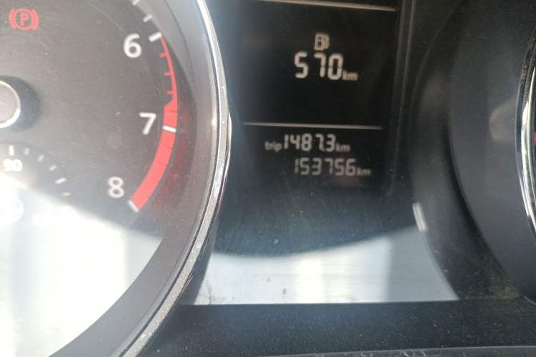 Used Volkswagen Sagitar 2015 230TSI Automatic Comfort Version Odometer Close Up