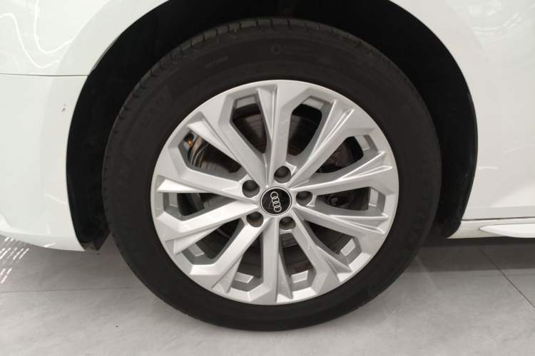 Used Audi A4L 2019 40 TFSI Ambition Version China V Left Front Wheel Hub