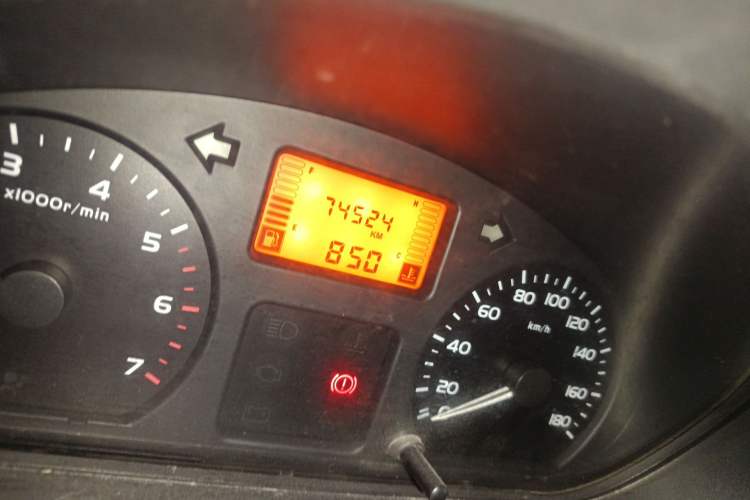 Used Wuling Rongguang 2011 1.2L Comfort Model Odometer Close Up