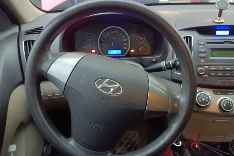 Used Hyundai Celesta 2011 1.6L Automatic Comfort Edition Steering Wheel