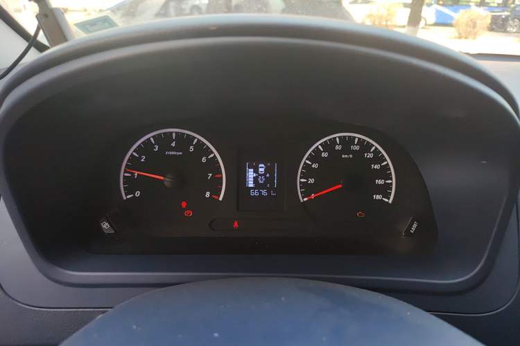 Used FORTHING Lingzhi PLUS 2024 2.0L Manual Luxury CNG 7-Seater