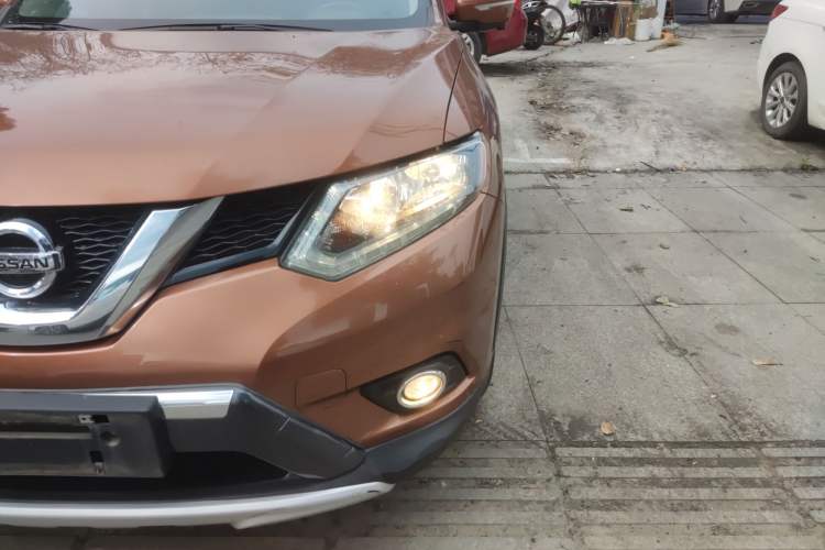 Used Nissan X-Trail 2015 2.0L CVT Comfort MAX Edition 2WD Left Front Headlight