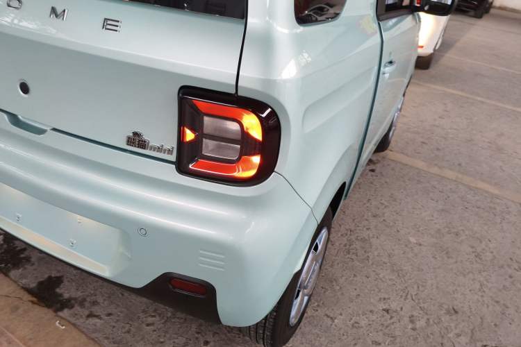 Used Geely Galaxy Panda 2024 Panda Mini 200km Endurance Bear Right Rear Taillight