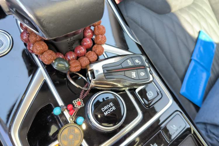 Used Hongqi HS5 2022 Facelifted Version 2.0T Smart Connect Flagship All-Wheel-Drive Edition
