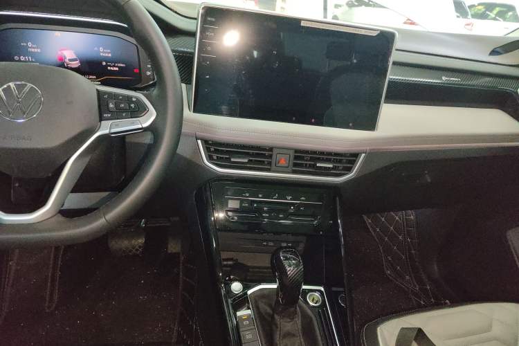 Used Volkswagen Tayron 2024 300TSI Two-Wheel-Drive Luxury Plus Advanced Version
