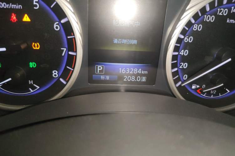 Used Infiniti Q50L 2015 2.0T Enjoyment Edition Odometer Close Up