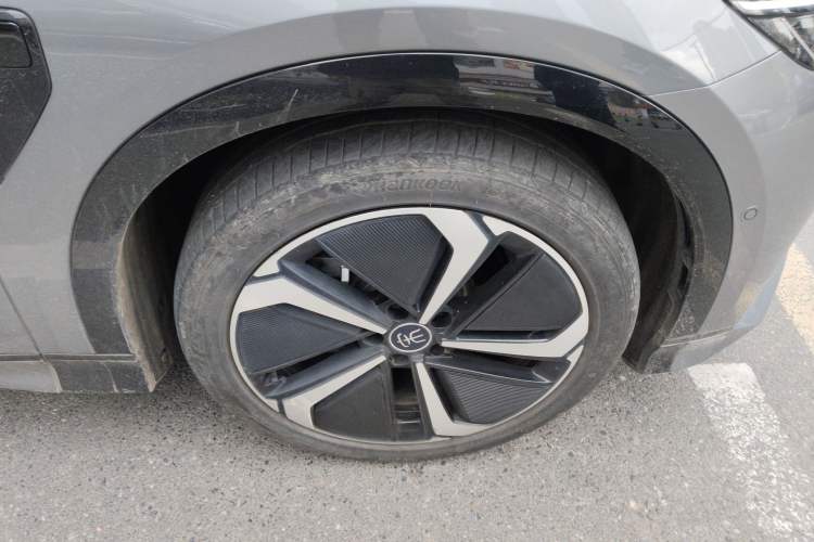 Used BYD Song L EV 2024 662 km Excellence Version Right Front Wheel Hub