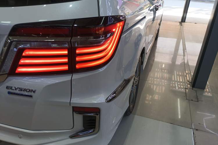 Used Honda Elysion 2019 2.0L Hybrid Luxury Edition