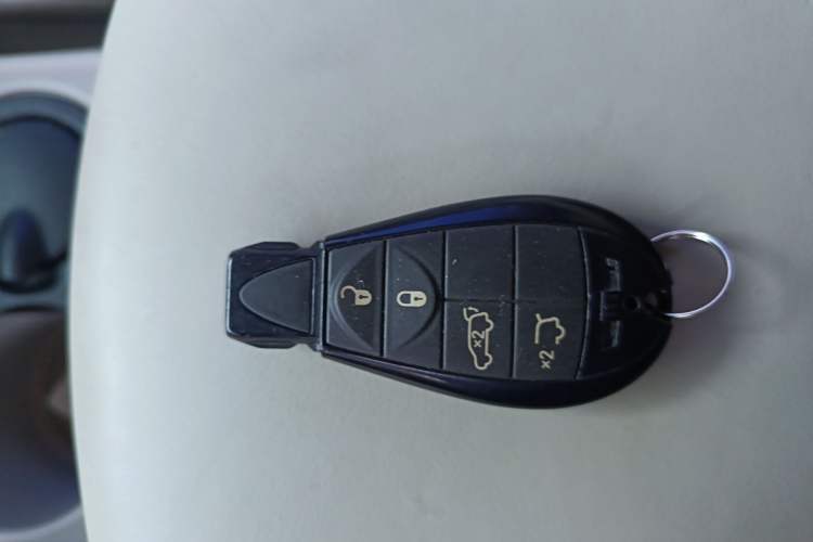 Used Jeep Commander Classic 2008 5.7 HEMI