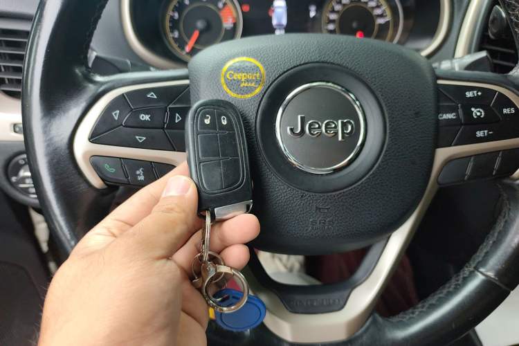 Used Jeep Cherokee 2017 2.0L Superior Edition Vehicle Key