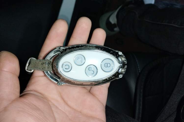 Used BYD Yuan New Energy 2018 EV360 Smart Connected Cool Model Vehicle Key