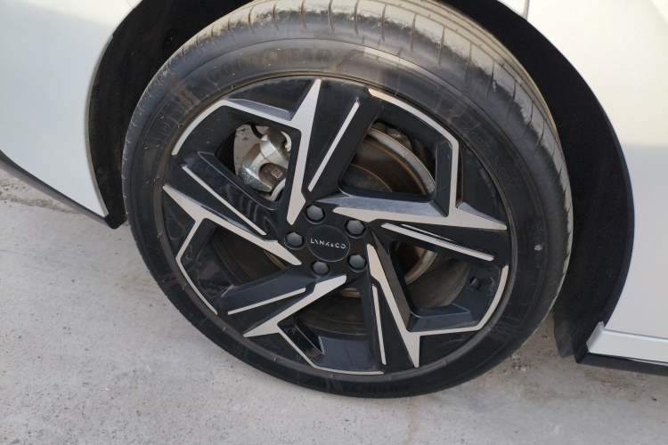 Used Lynk & Co 07 2024 EM-P 126 Long-Range Ultra Exterior 5