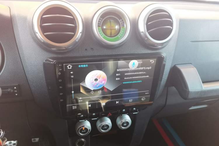 Used BAIC Off-Road BJ40 2016 40L 2.0T Manual All-Wheel Drive Prestige Edition Audio And AC Panel