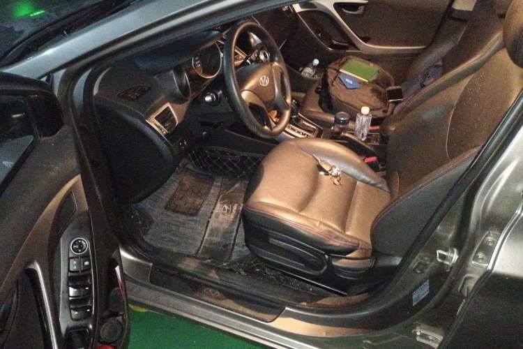 Used Hyundai Elantra (5th Generation / Langdong) 2016 1.6L Automatic Smart Version