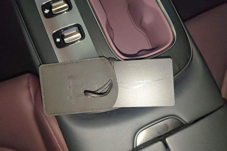 Used Xiaomi Auto SU7 2024 Rear-Drive Long-Range Intelligent Driving Version Vehicle Key