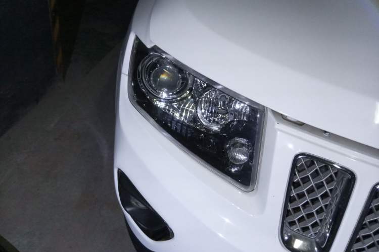 Used Jeep Compass 2013 2.0L two-wheel drive luxury version Right Front Headlight