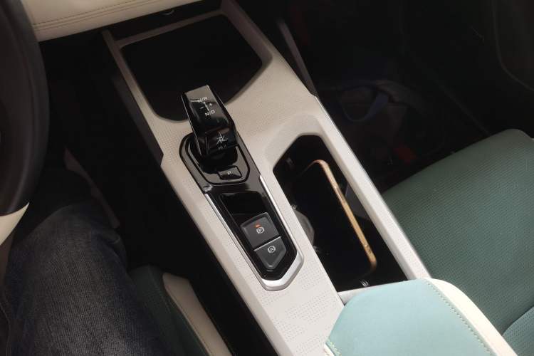 Used Geely Auto Emgrand L HiP 2022 1.5TD-DHT Pro 100KM Super Rui Gear Lever