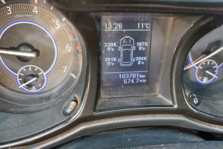 Used JMC Yusheng S350 2016 2.0T Manual Two-Wheel Drive Gasoline Luxury Version with Sunroof 5 Seats
