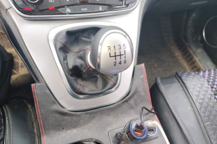 Used Haval M6 2019 1.5T Manual Two-Wheel Drive Elite Version China VI Standard Gear Lever
