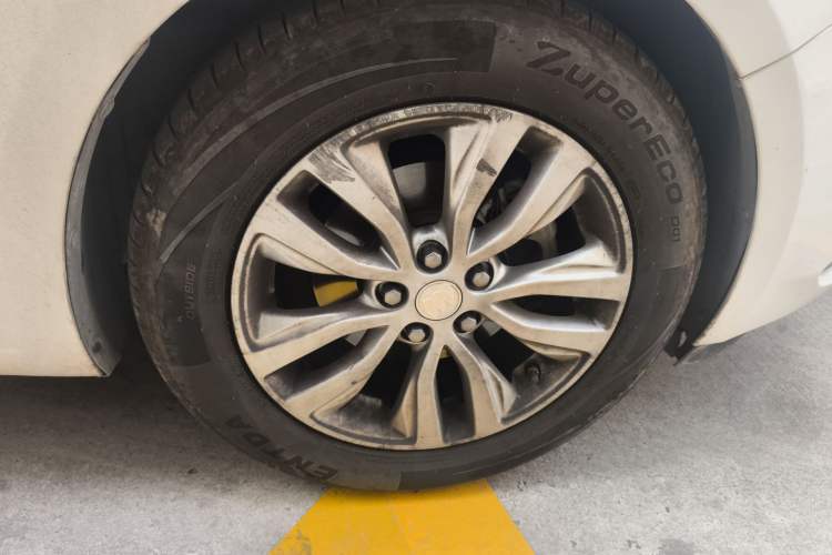 Used Buick GT 2021 Revised Version Flagship 1.5L Automatic Elite Edition Right Front Wheel Hub