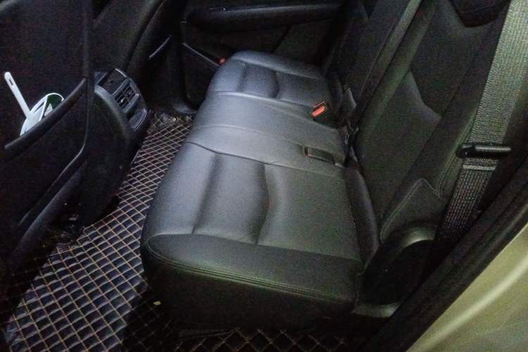 Used Cadillac XT5 2017 Anniversary Edition 28T Four-Wheel Drive Luxury Model Left Rear Seat