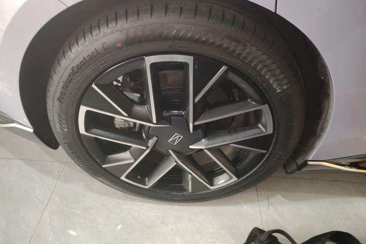 Used Avatr 06 2025 Pro Range-Extended Edition Right Rear Wheel Hub