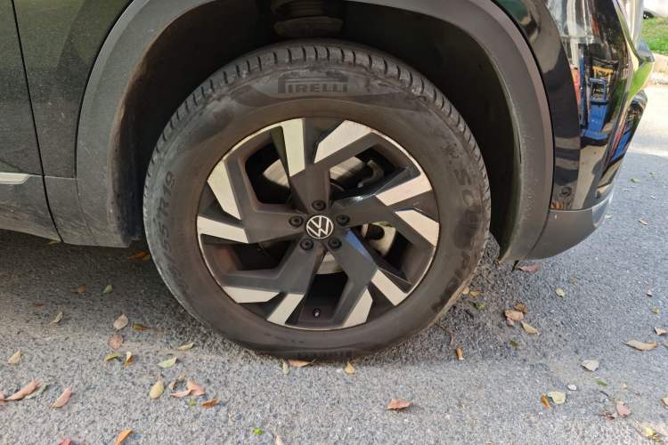 Used Volkswagen Teramont 2022 380TSI Four-Wheel Drive Prestige Luxury Edition Right Front Wheel Hub