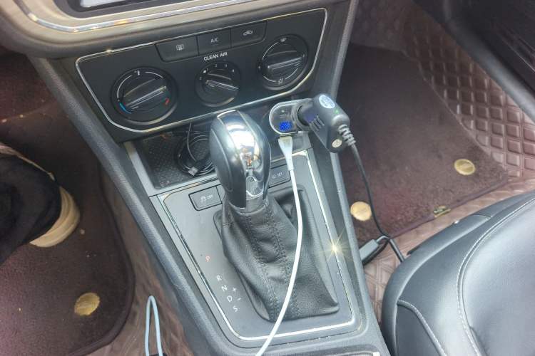 Used Volkswagen Lavida 2015 1.6L Automatic Comfort Edition Gear Lever