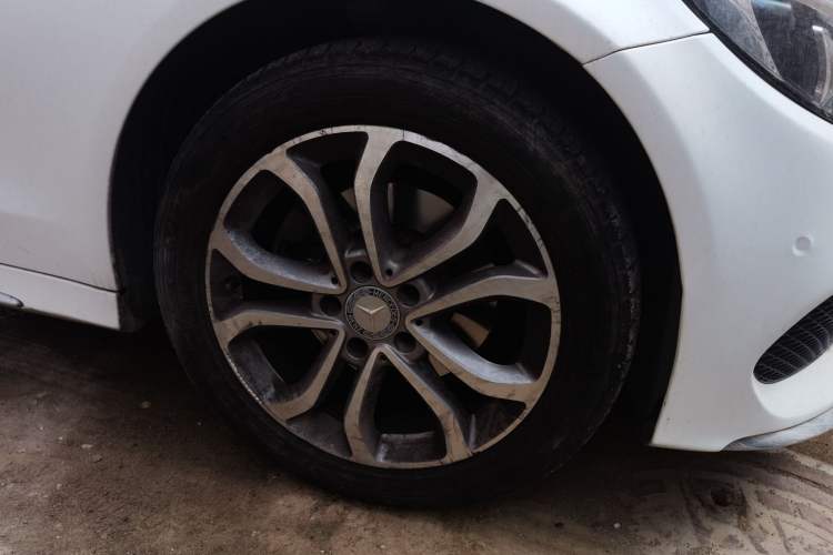 Used Mercedes-Benz C-Class 2015 C 180 L Sport Edition Right Front Wheel Hub