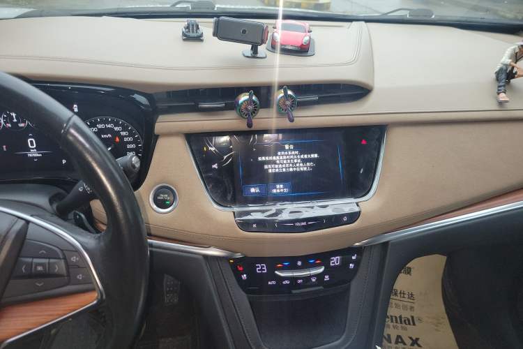 Used Cadillac XT5 2018 28E 4x4 Platinum Edition