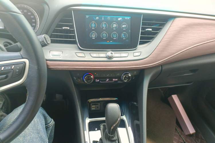 Used Buick GL6 2019 18T 6-Seater Connected Luxury Version China VI Standard Audio And AC Panel